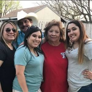 Meet your Posher, Crystal